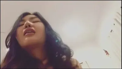 Quay lén cô bạn gái lúc cưỡi ngựa