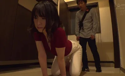 Em hotgirl cạnh nhà thiếu thốn và cậu sinh viên trúng số cạnh bên