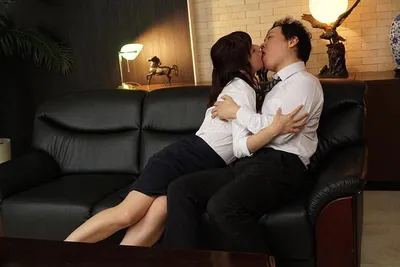 Cô vợ dối người chồng tăng ca để ở lại phang với sếp