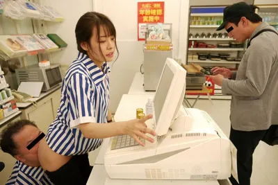 đi làm thêm ở cửa hàng tiện lợi, cô sinh viên bị anh tiền bối quan hệ sml