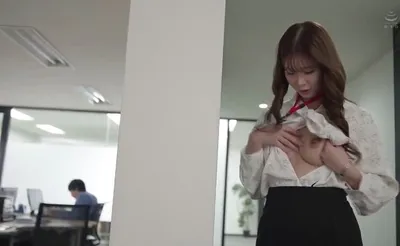 Bí ẩn của cô nhân viên bề ngoài nghiêm nghị song nội tâm là "nữ thần dâm đãng"