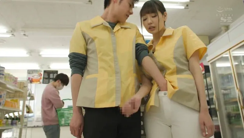 đồng nghiệp nữ ở cửa hàng tiện lợi có quá khứ từng làm cave