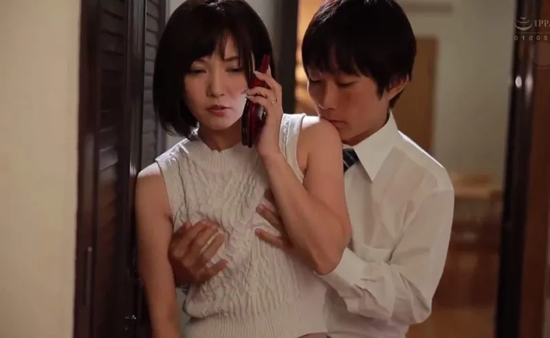 Chồng đi đánh golf, vợ yêu ở nhà dẫn trai trẻ về xxx cho sướng