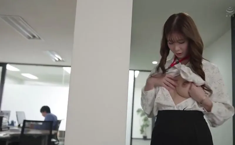 Bí ẩn của cô nhân viên bề ngoài nghiêm nghị song nội tâm là "nữ thần dâm đãng"